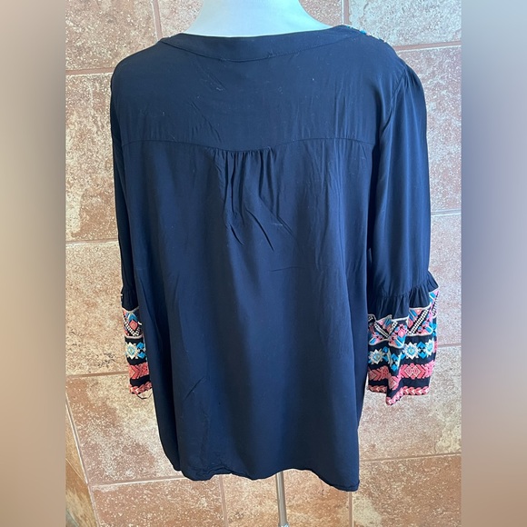 Andree by Unit Black Boho Tunic with Floral Embroidery 1X - Picture 3 of 9